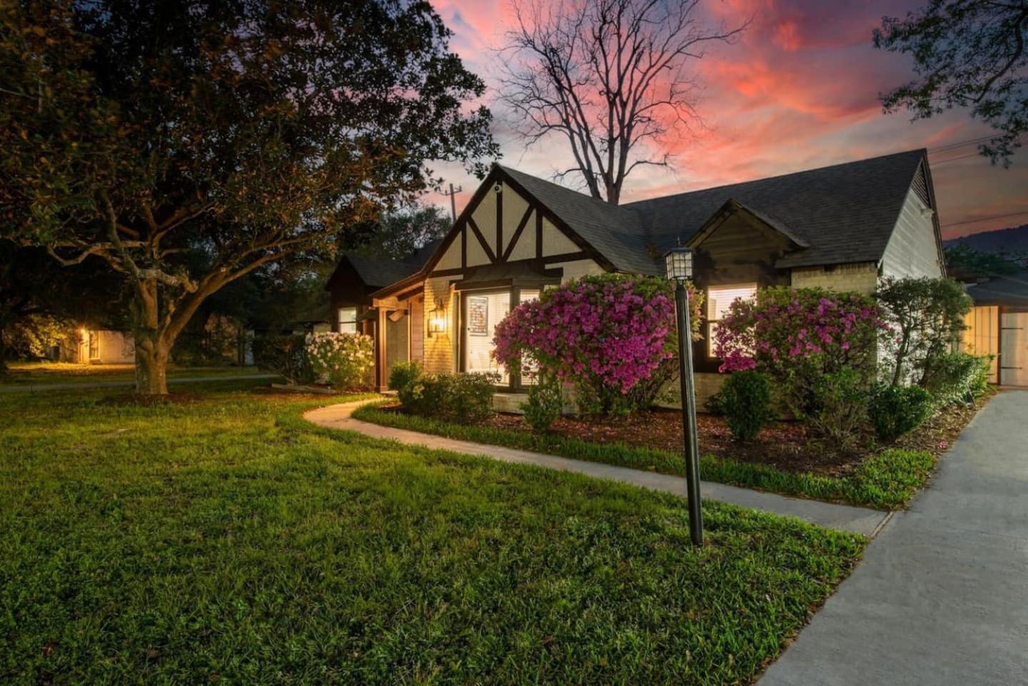 Western Oaks Retreat Houston Esterno foto